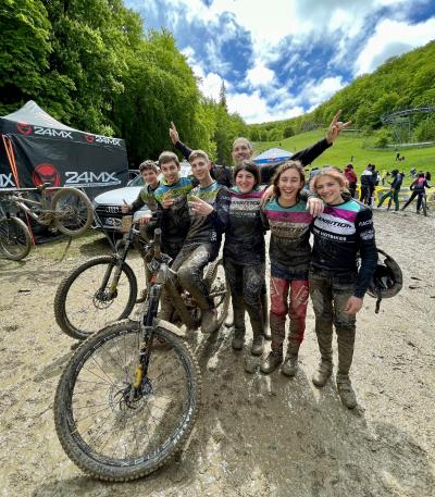 Parte del Team Tribe Hotbikes