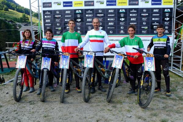 Il team Tribe Hotbikes 